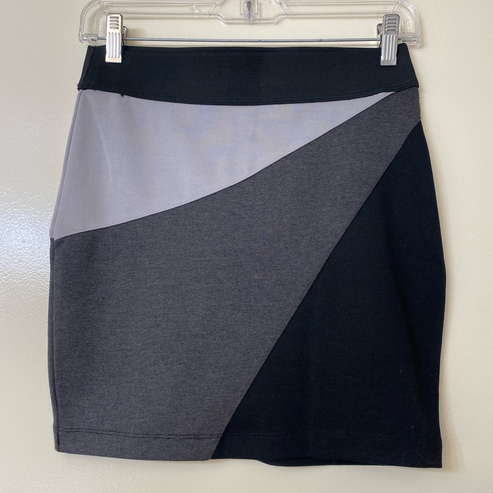 FOREVER 21 black and gray mini skirt